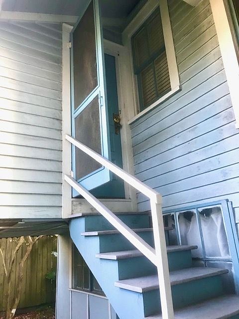 Private entrance to the unit.