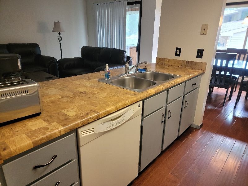 KP101APT4 - Kitchen w/appliances, microwave, dishwasher, cookware/bakeware, place settings, and kitchen essentials, and coffee machine