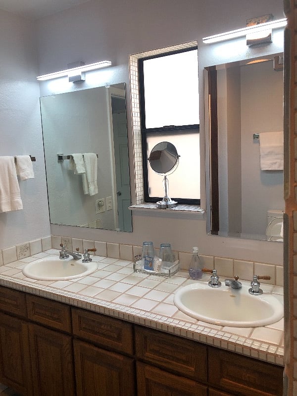 Double sink in bathroom