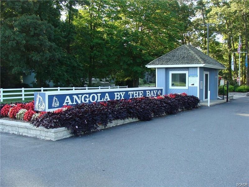 Entrance to Angola by the Bay