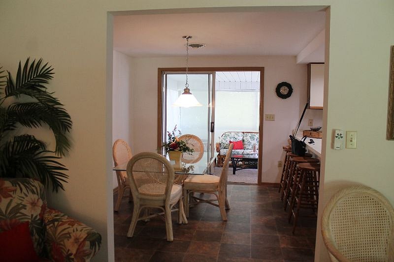 Dining room table