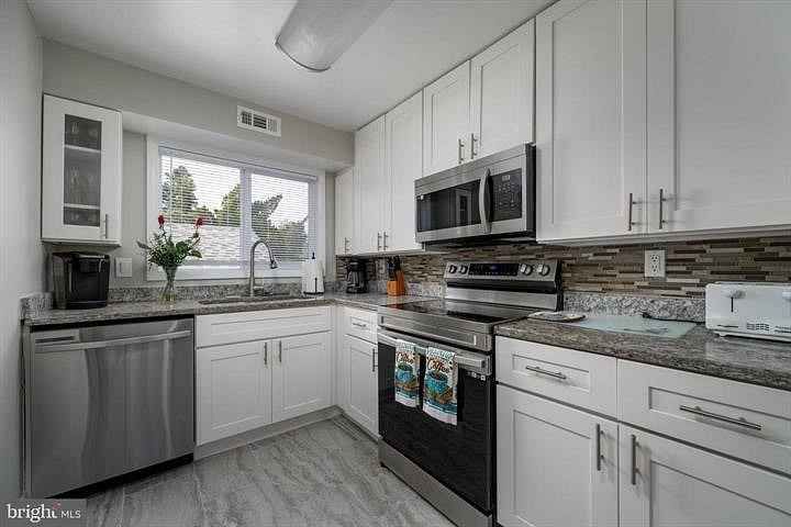 Furnished Finder property 251902_1 photo 31
