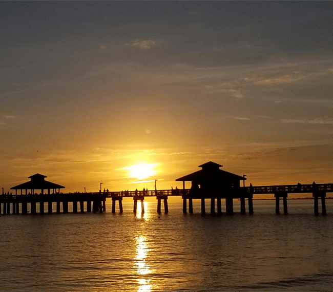 Close (4 miles) to Fort Myers Beach and Beautiful Sunsets.