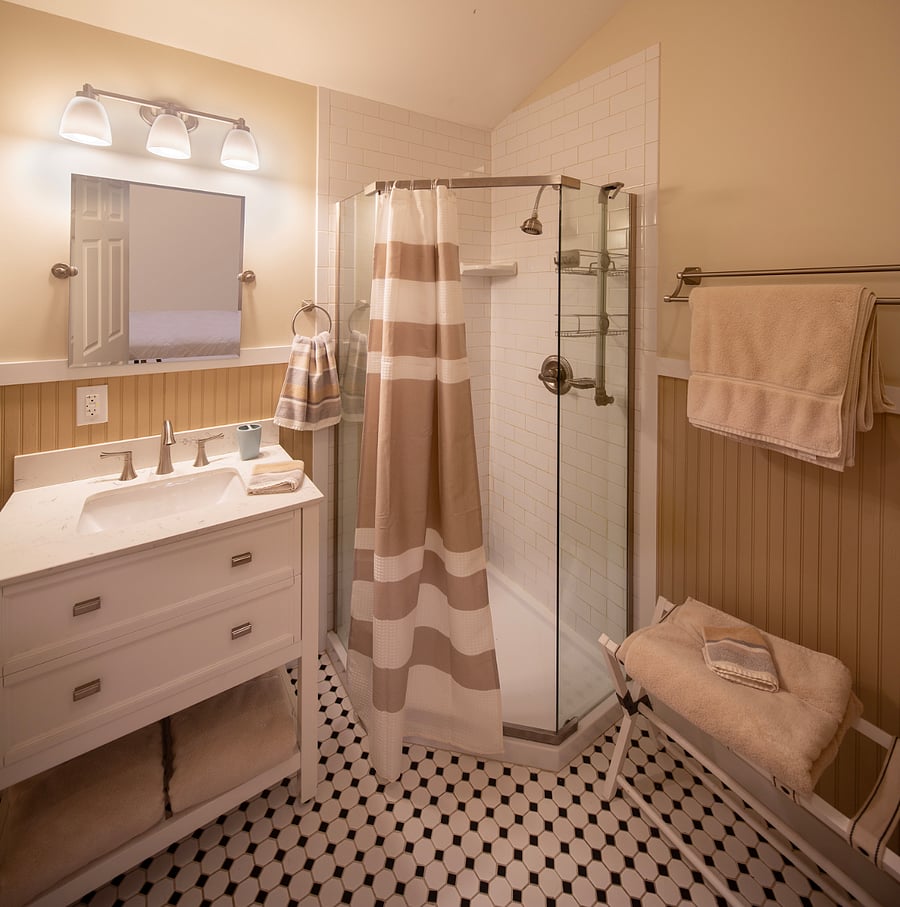 Full size bathroom with towels provided.
