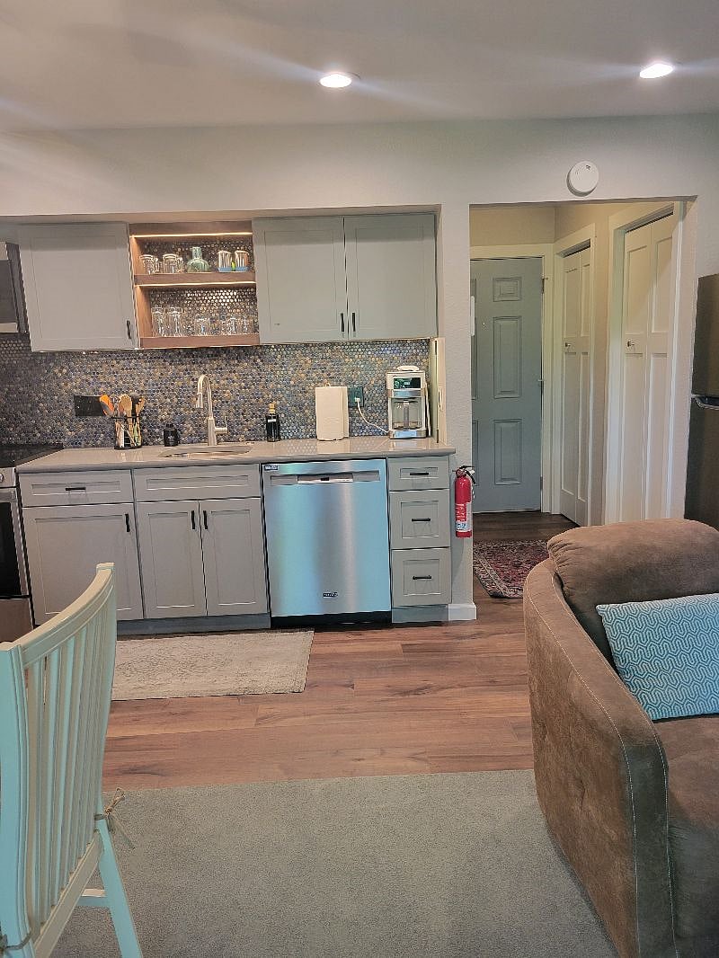 Furnished Finder property 252203_1 photo 7