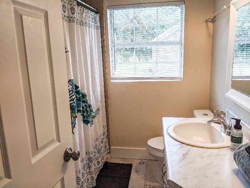 Bathroom has shower/tub combo