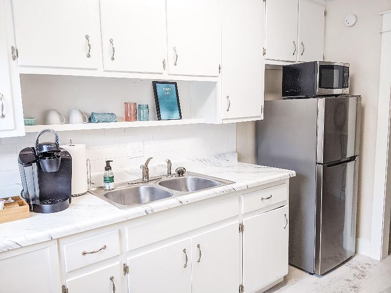 Full sized fridge and microwave. Dish drainer and fire extinguisher under sink.