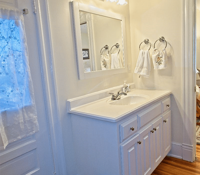 Upstairs
Master Bath