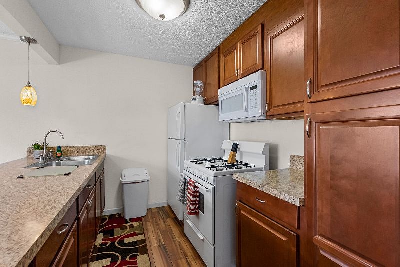 Furnished Finder property 253125_7 photo 15