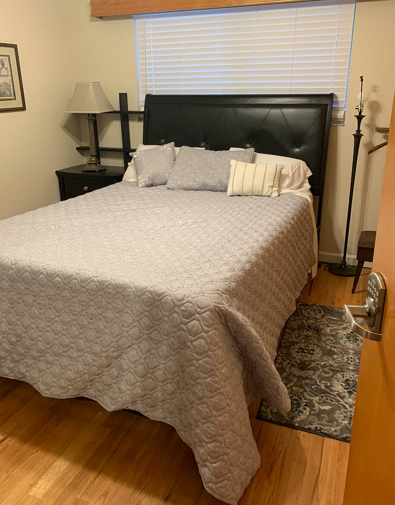 Bedroom 2 with lock - Shared BathroomMaster