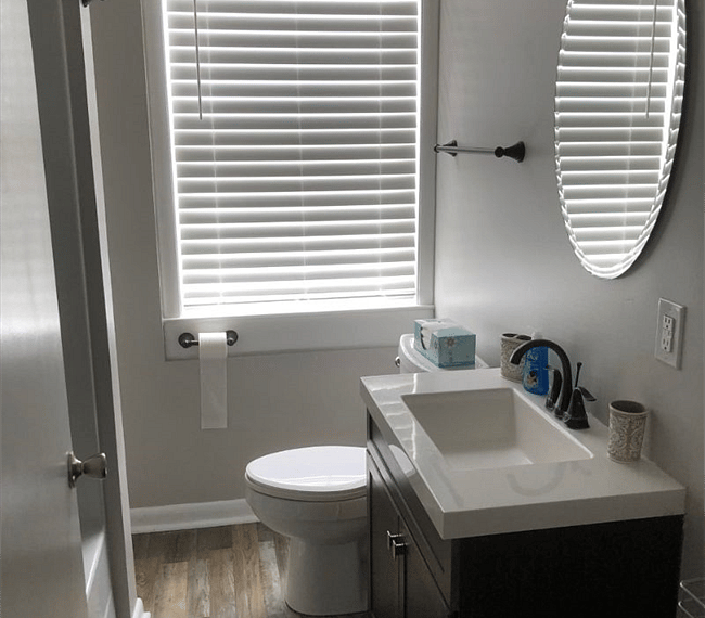 Charming full bathroom with mirror