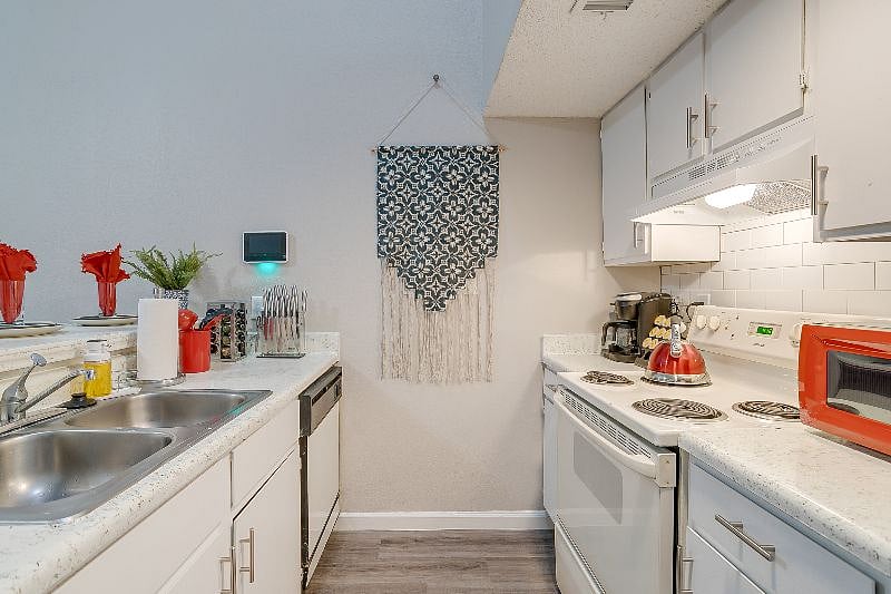 Furnished Finder property 253578_10 photo 3