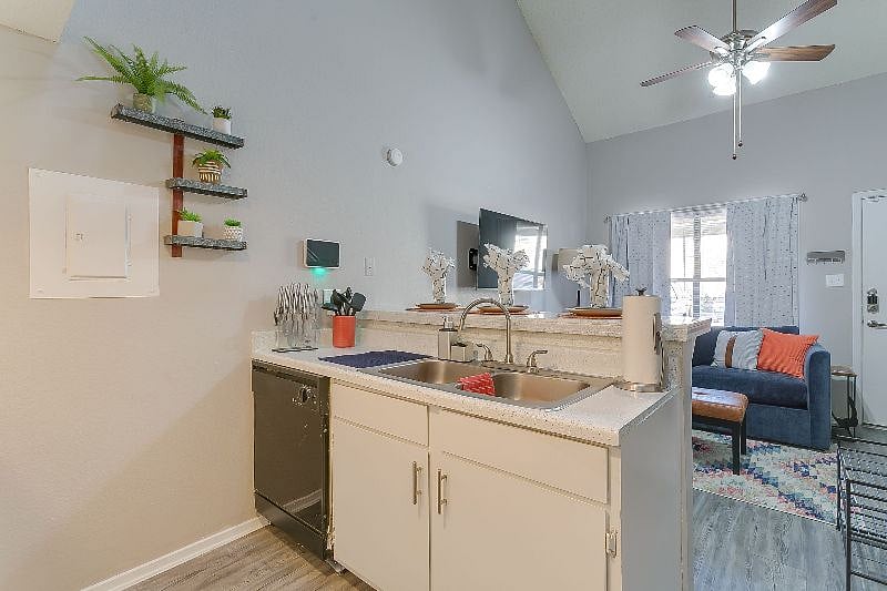 Furnished Finder property 253578_6 photo 3