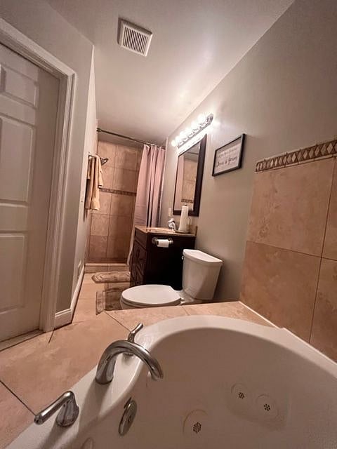 Main bath with jetted tub