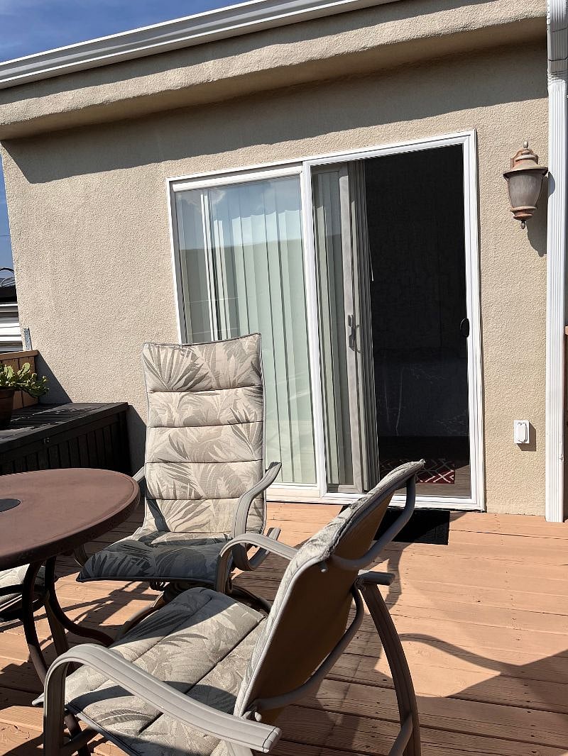 deck off 2nd floor