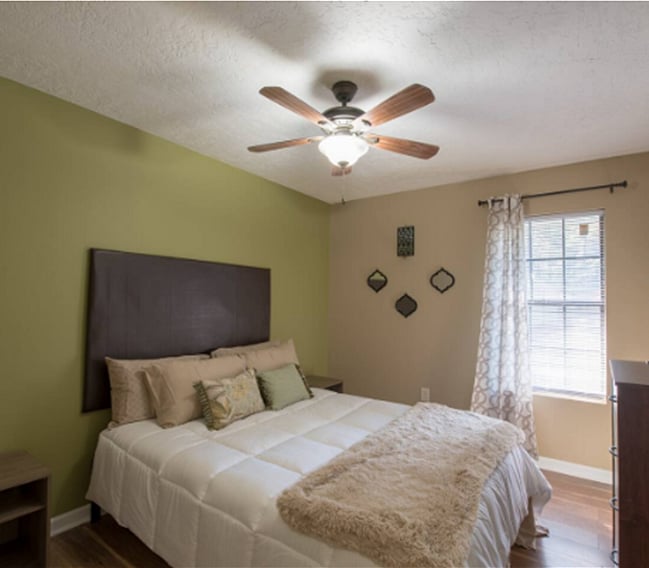 2nd cozy bedroom with queen sized bed, drawers & TV