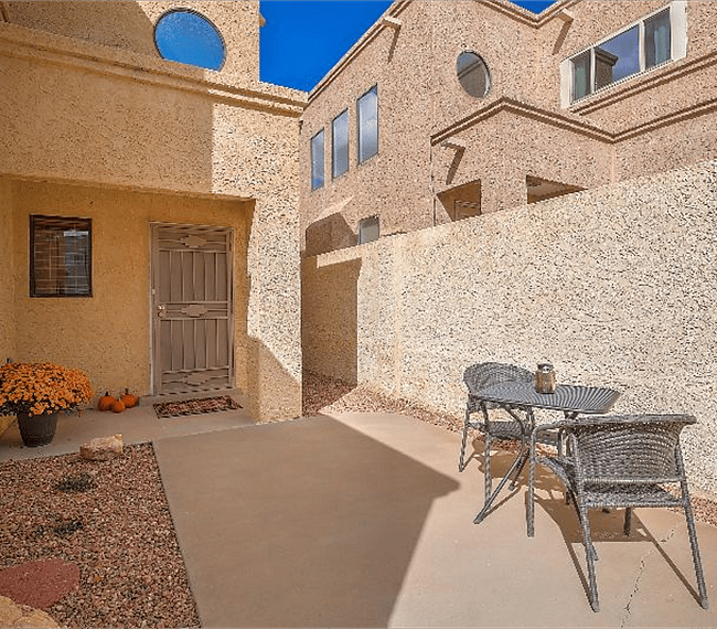 Home entrance with sitting area