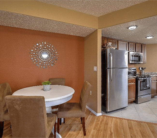 Fully equipped kitchen with all esential implements such as microwave, stove, coffee maker & aditional dining area for 4