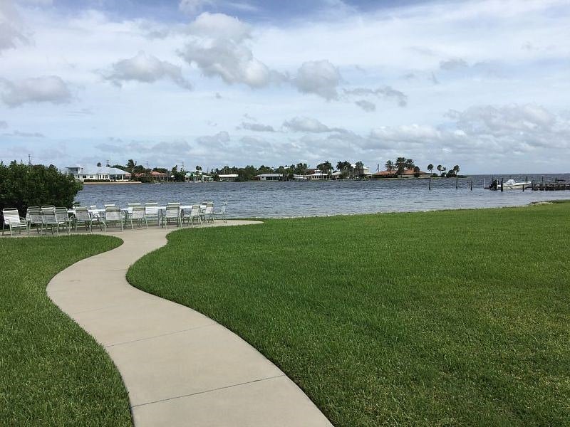 Meet with fellow traveler's every day at 5:00 pm at the Wine Table next to the water!