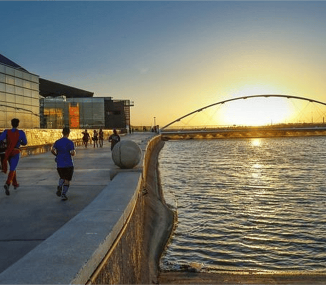 Studio is only 5 min drive (3 miles) to Tempe Town Lake.