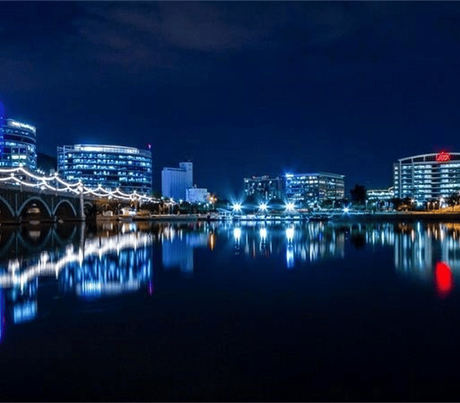 Studio is only 5 min drive (3 miles) to Tempe Town Lake.