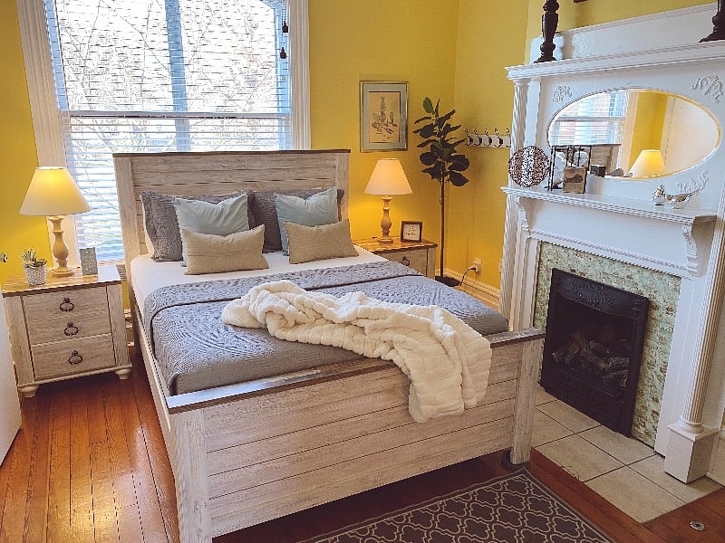 Master Bedroom 1 Queen Bed