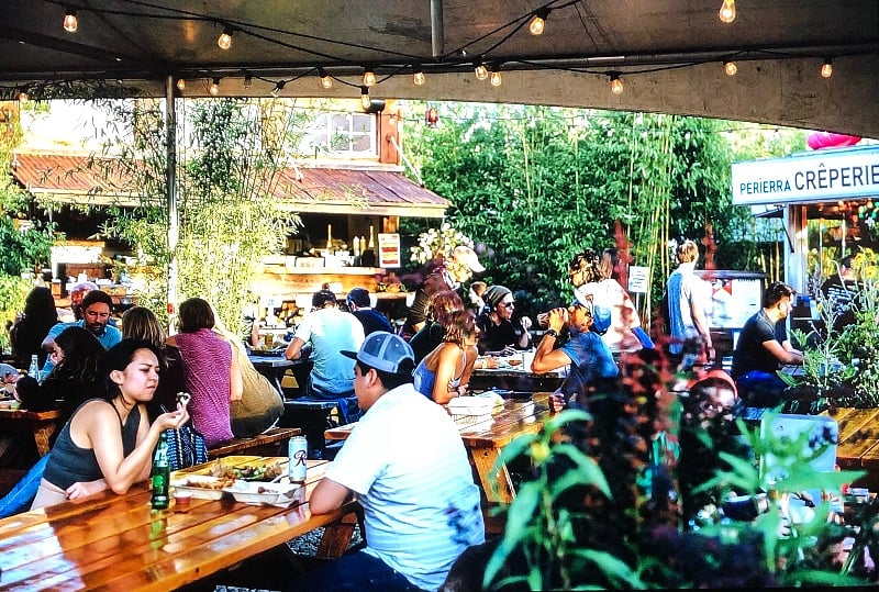 10 mins from Portlands best food carts.