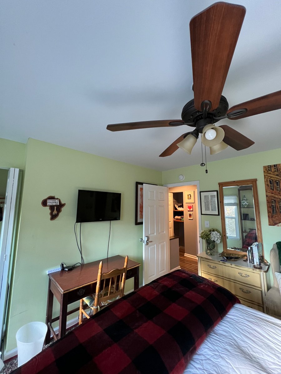 Queen size bed with lots of natural light in the room. Working space for laptop. Closet in room