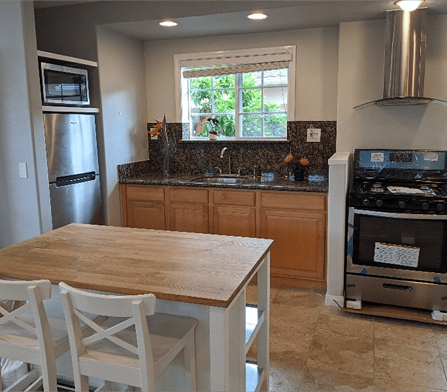 Fully equipped kitchen with all essential implements included
