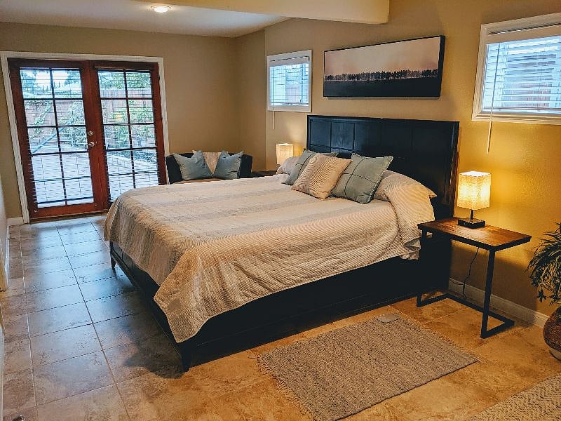 Master Bedroom. Cal-King Posturpedic mattress
