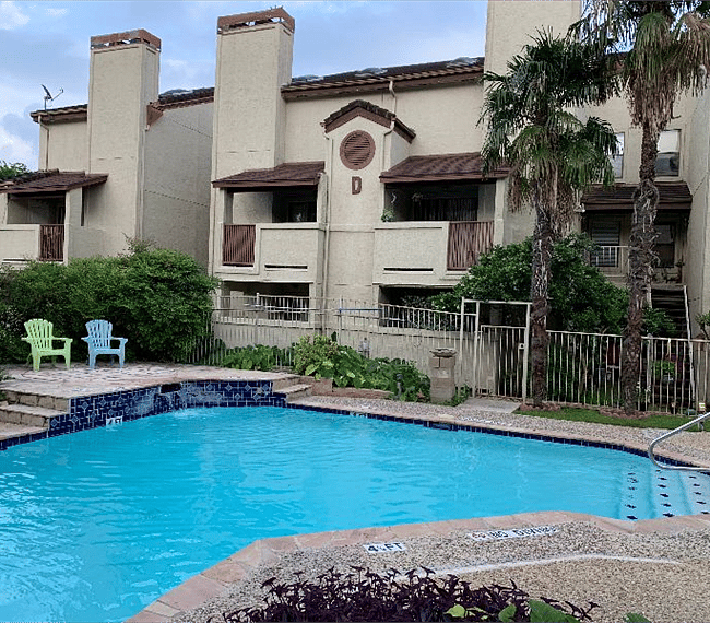 Safe community with pool in the center