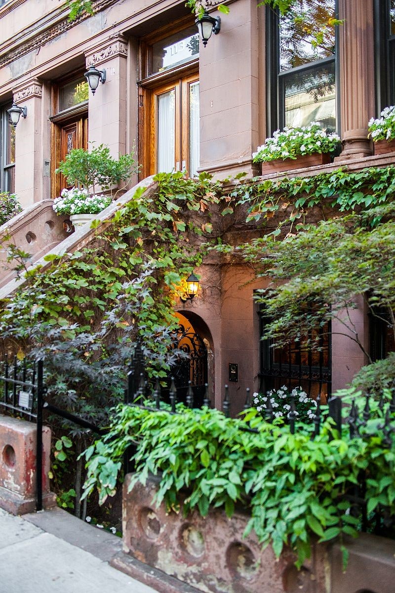 Separate Garden Apartment entrance.