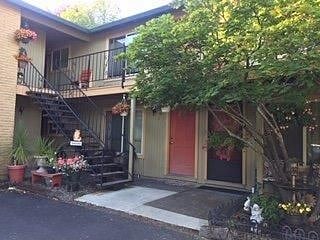 This view shows the stairs just outside your door. Apartment is on the ground floor.