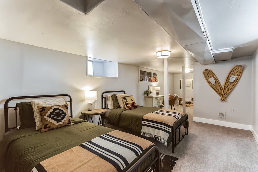 Cozy, quiet, and full of characterthis twin room is ideal for guests of all ages.