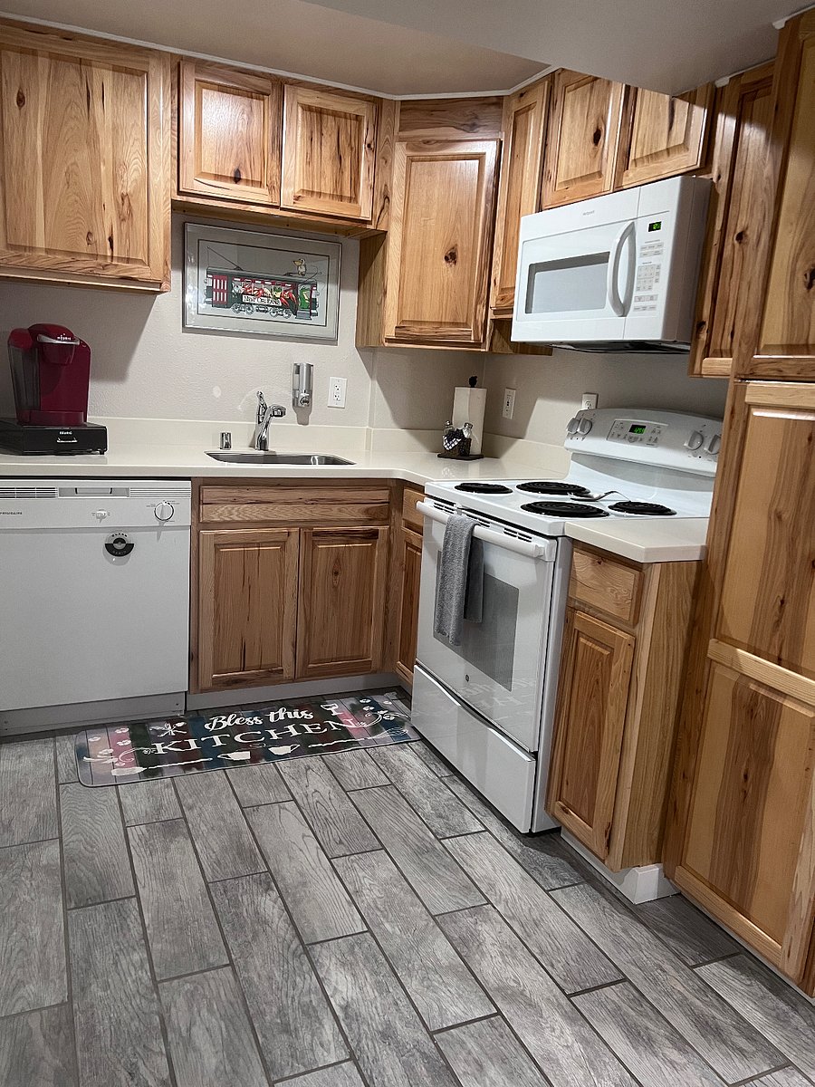 Microwave, dishwasher, and full size stove/oven for meal preps