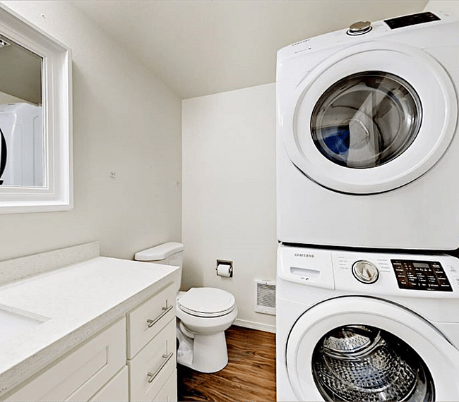 1/2 bath w/W&D view 2