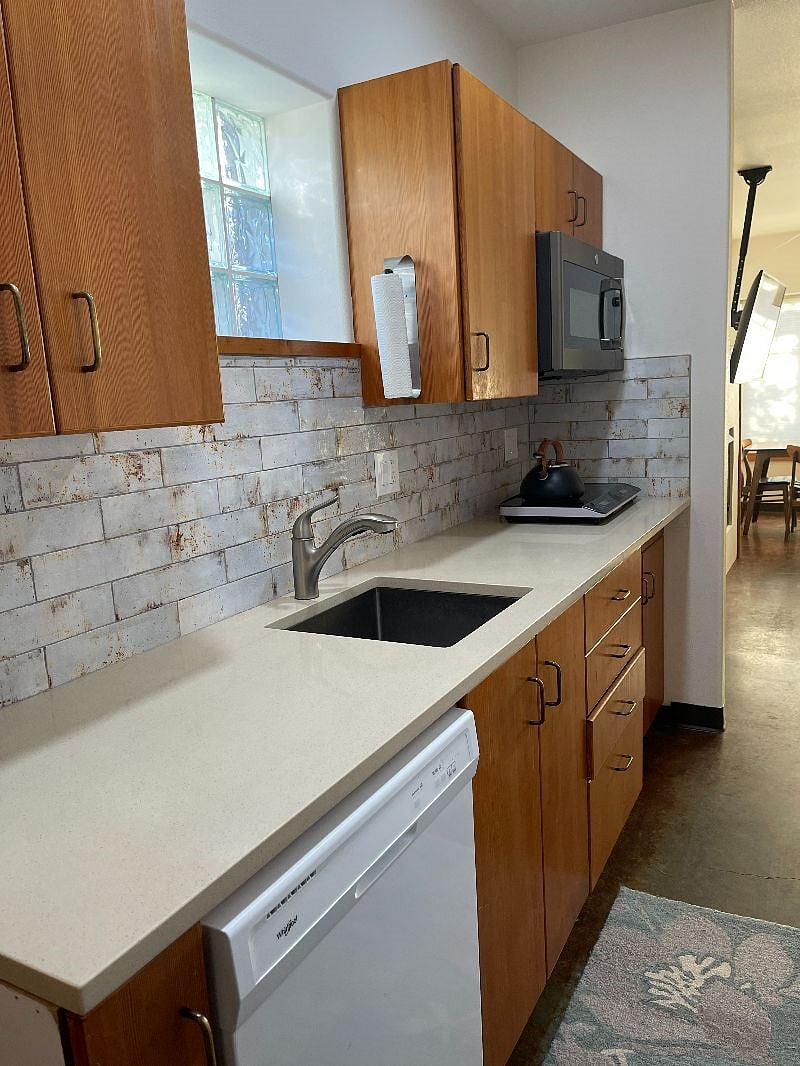 Quartz countertops.