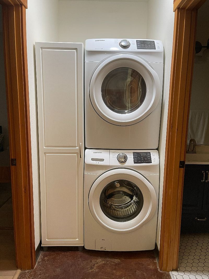 In unit full sized washer and dryer.