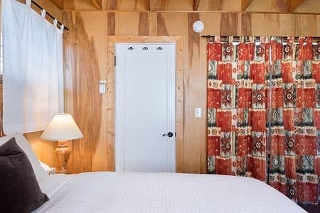 Bedroom access to en-suite bathroom.