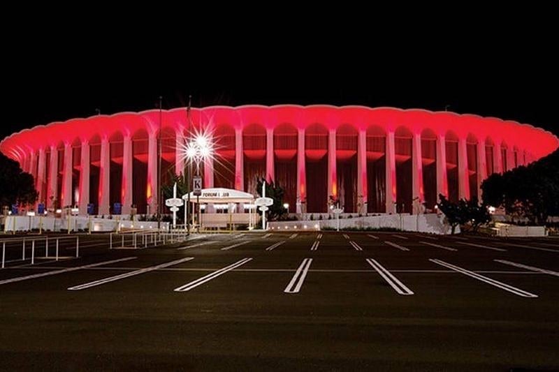 Kia Forum 15min away