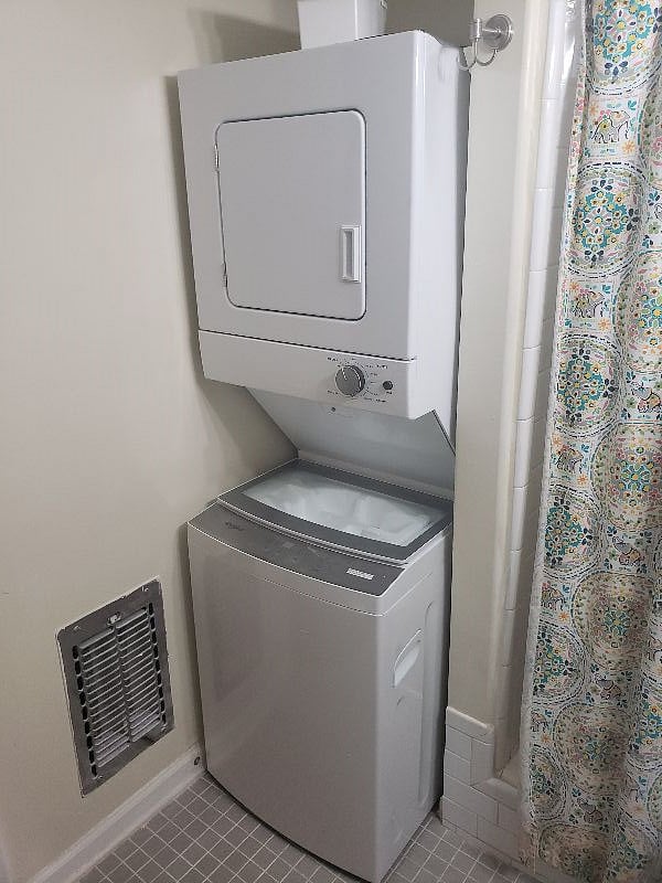 Washer and dryer stackable