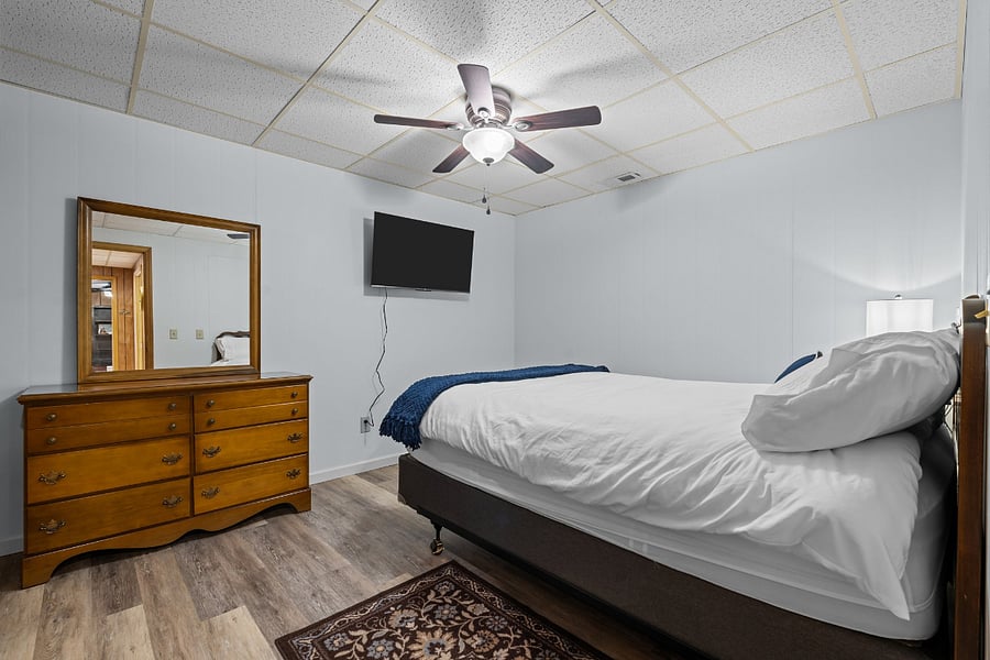 2nd bdr queen bed, closet space, dresser and smart tv - very quiet rm with no windows