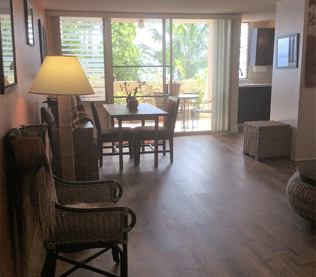 Livingroom looking east