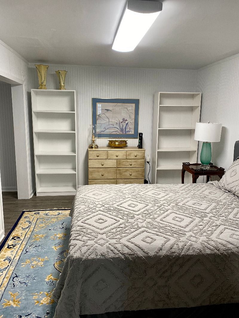 Spacious and cozy bedroom 