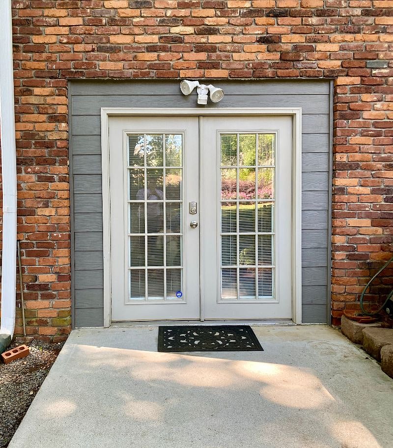 Capture The Charm, Love The Space, Live The Location