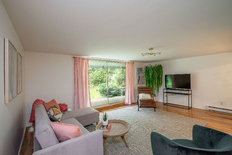 Unit 927B living room