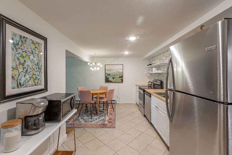 Unit 927B kitchen