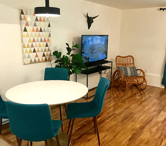 921B dining area