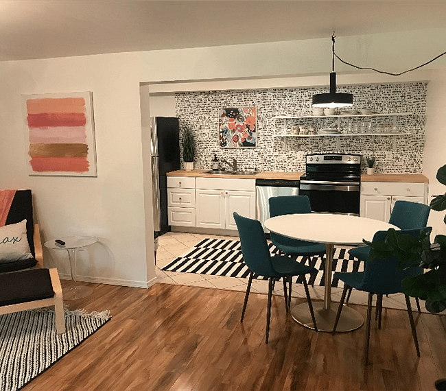 921 B dining kitchen