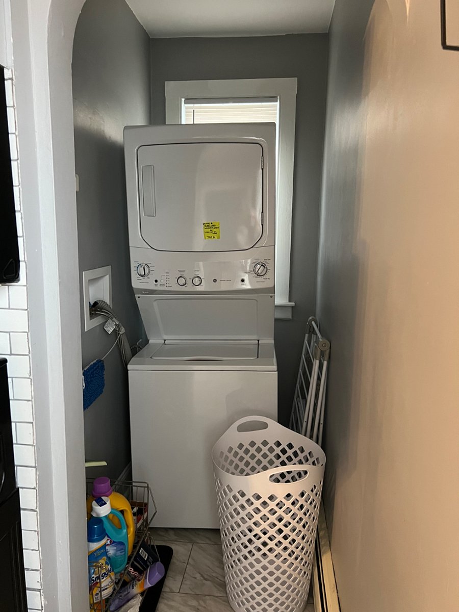 Washer/Dryer is conveniently located in kitchen nook